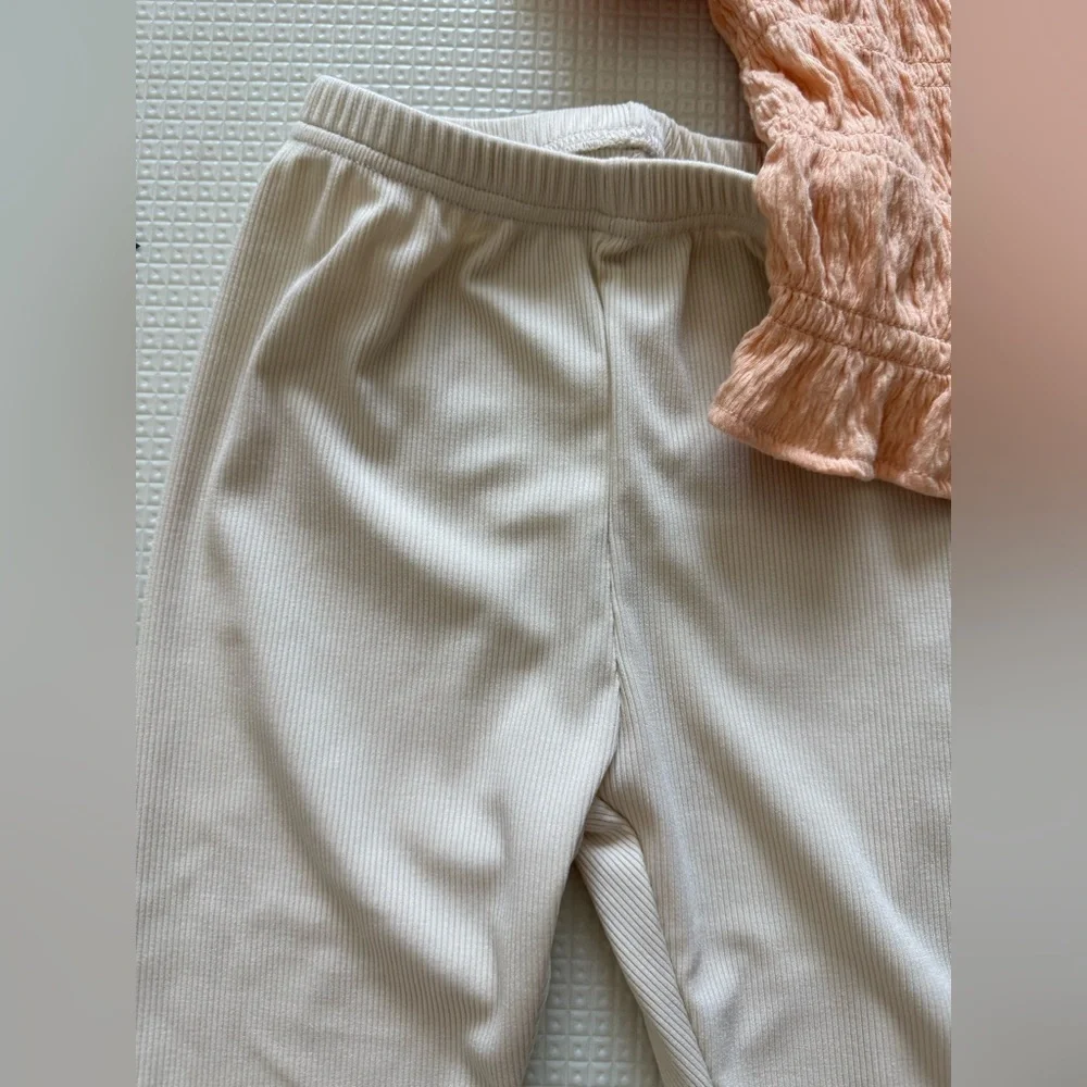 Old Navy|Baby girl short sleeve Peach Top with ruching and Cream Pants•••12-18m